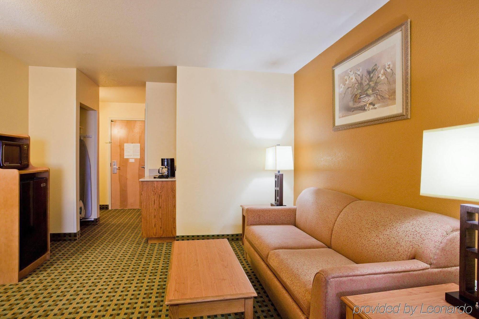 Holiday Inn Express Hotel & Suites Hesperia, An Ihg Hotel Exterior photo