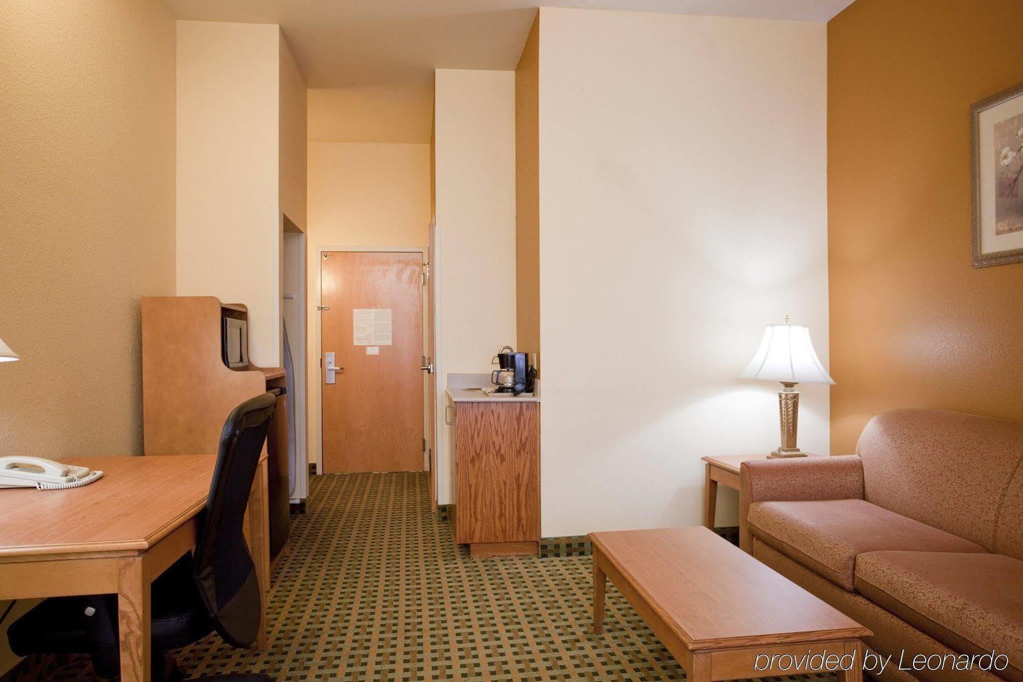 Holiday Inn Express Hotel & Suites Hesperia, An Ihg Hotel Room photo